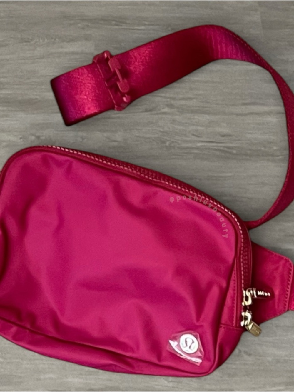 NWT Lululemon 2L Crossbody Belt Bag Rumble Berry Gold Hardware - Picture 2 of 8